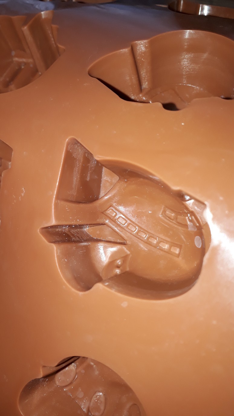 Фотография покупателя товара Форма для мармелада Доляна «Машинки», силикон, 21×11 см, 8 ячеек (4,3×3,5 см), цвет коричневый - Фото 4