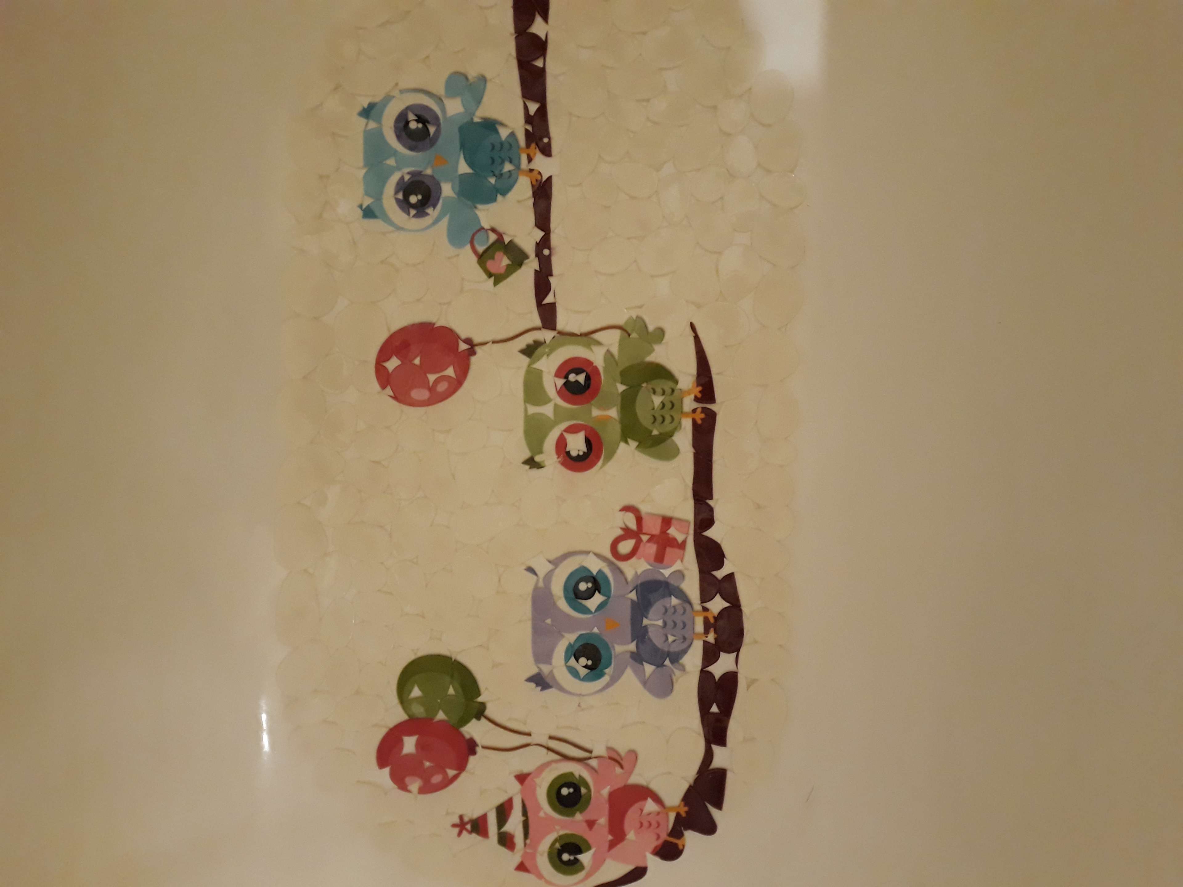 Фотография покупателя товара SPA-коврик для ванны на присосках Доляна «Совы с шариками», 35×66 см - Фото 1