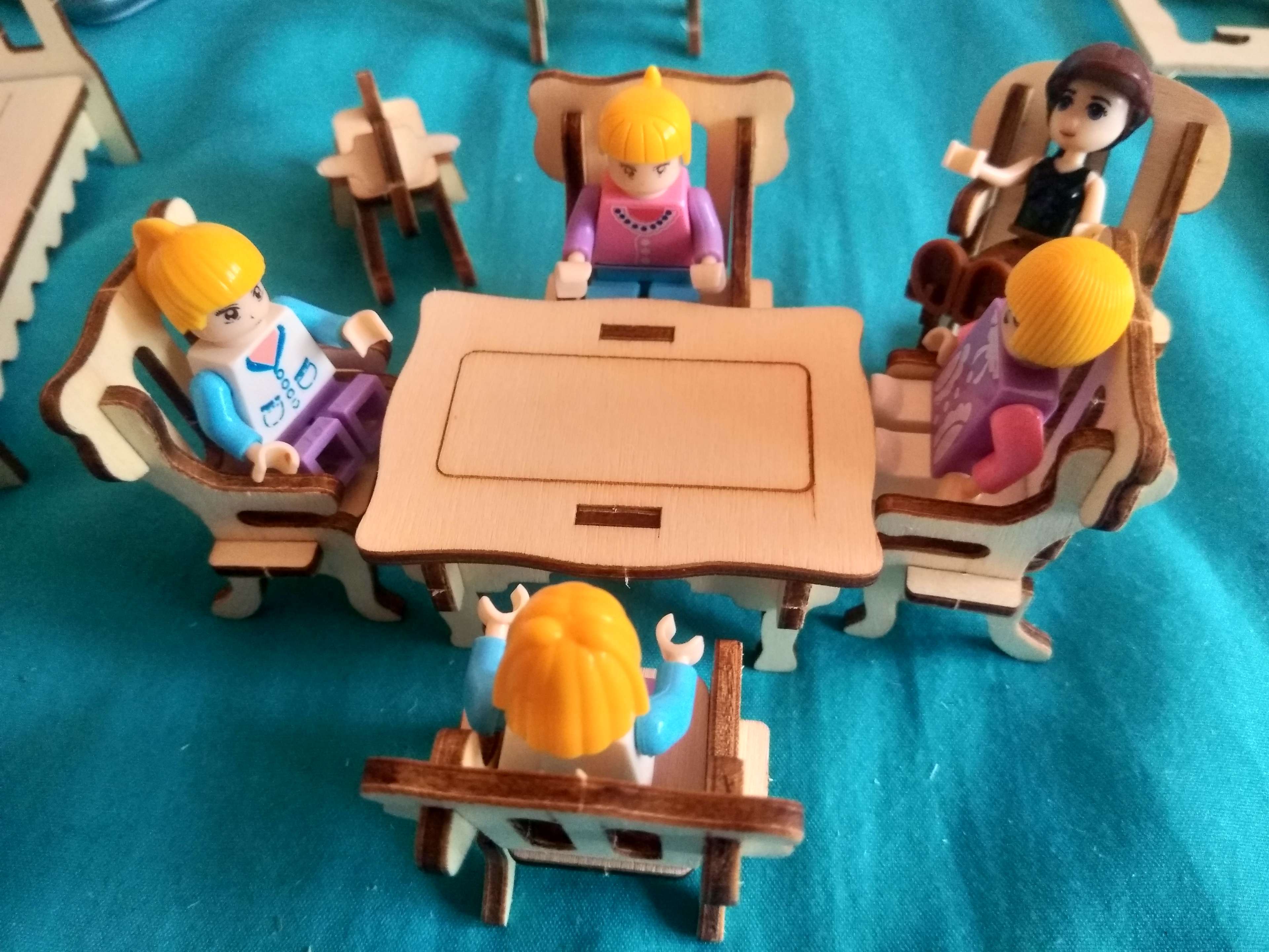 Деревянная модель сборная мебельный гарнитур