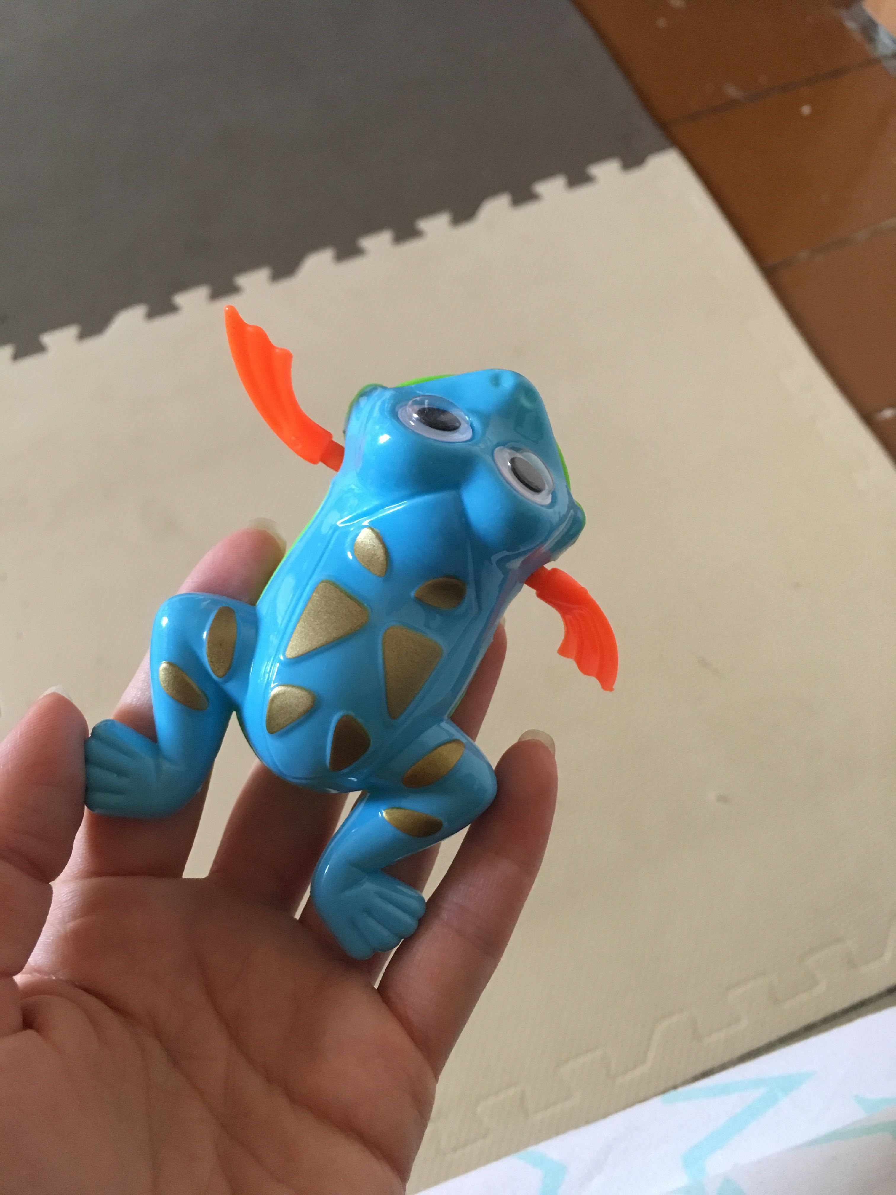 Фотография покупателя товара Игрушка заводная водоплавающая «Лягушка», МИКС - Фото 1