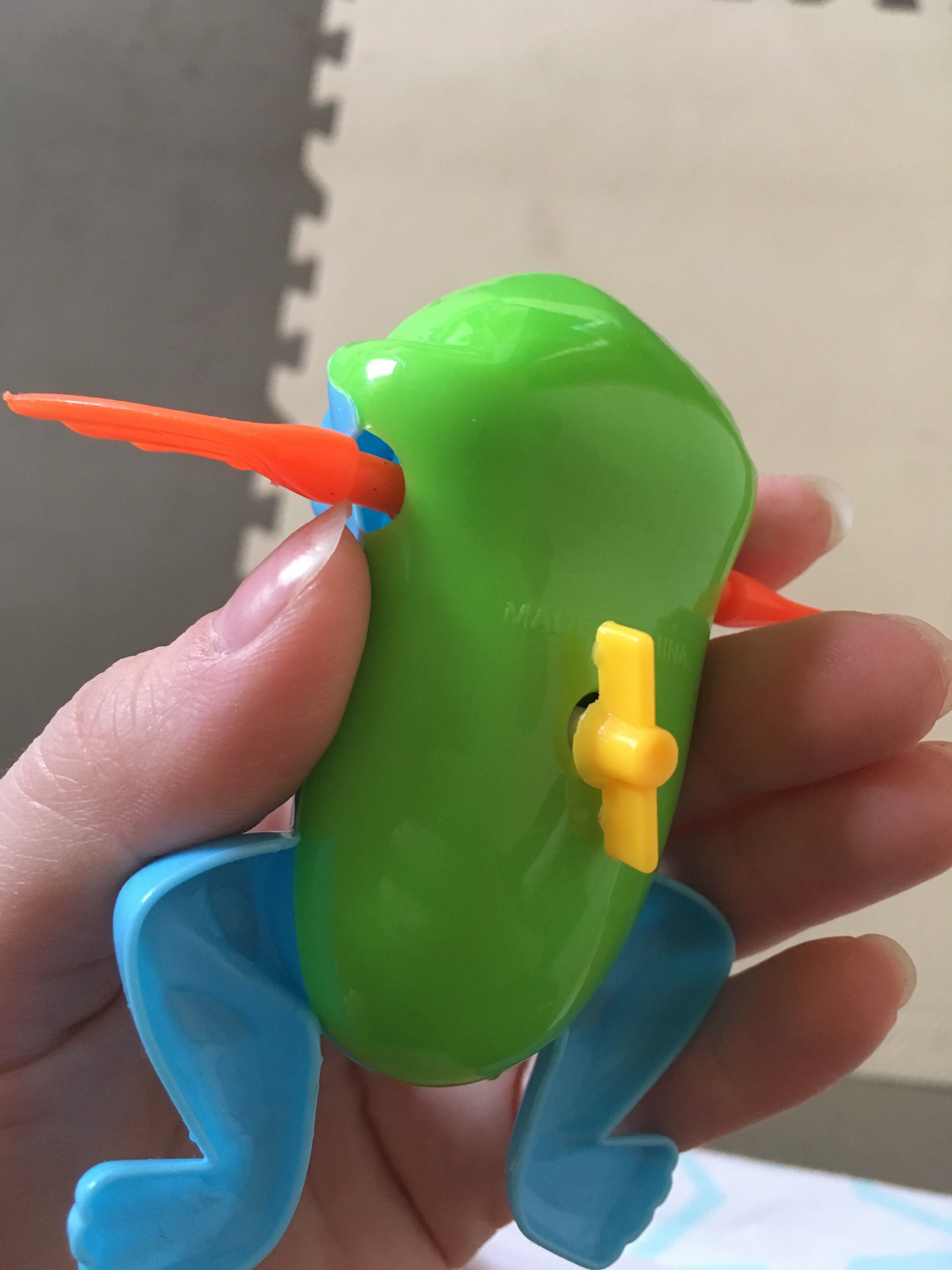 Фотография покупателя товара Игрушка заводная водоплавающая «Лягушка», МИКС - Фото 2