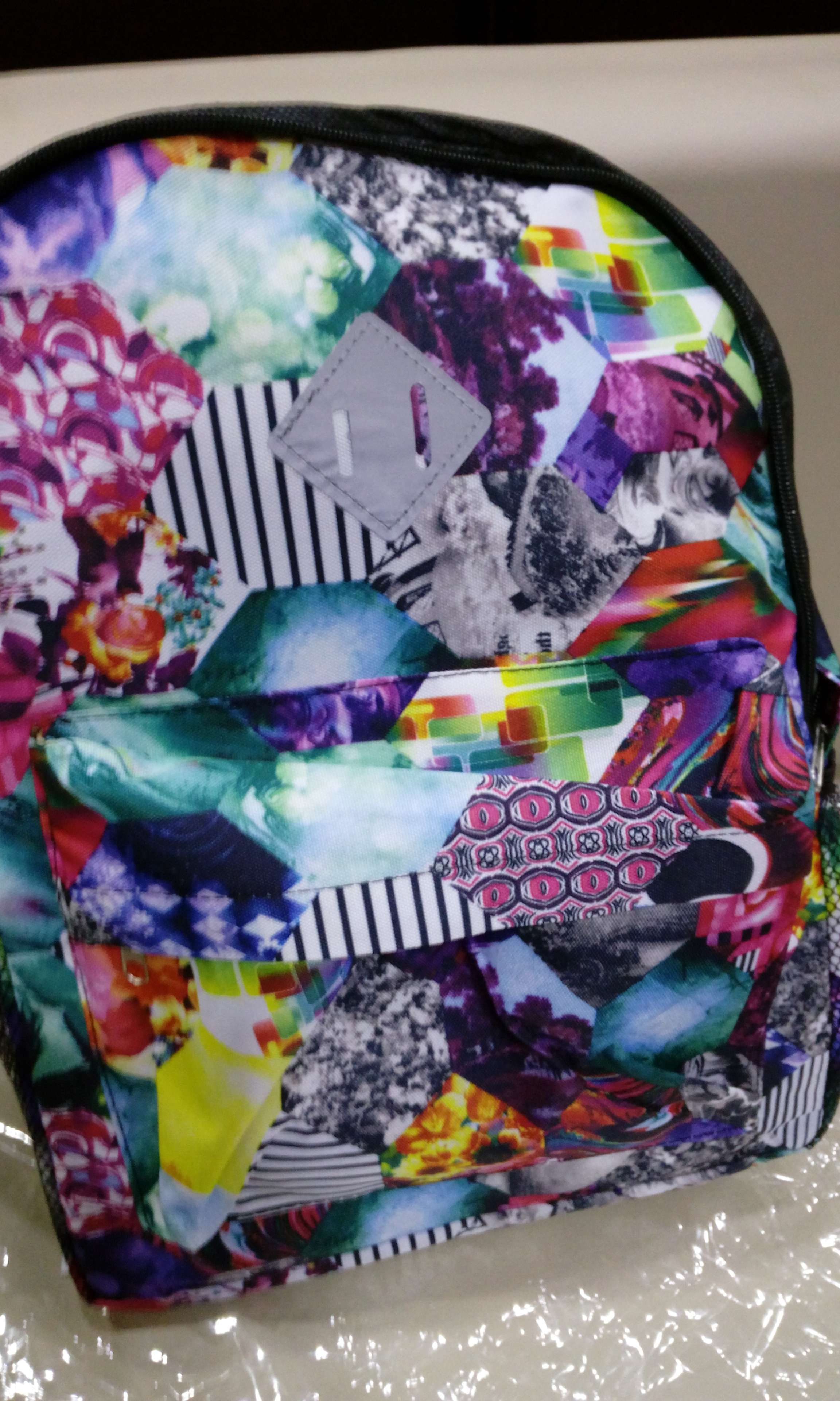 Фотография покупателя товара Рюкзак молодёжный, отдел на молнии, наружный карман, цвет разноцветный - Фото 1