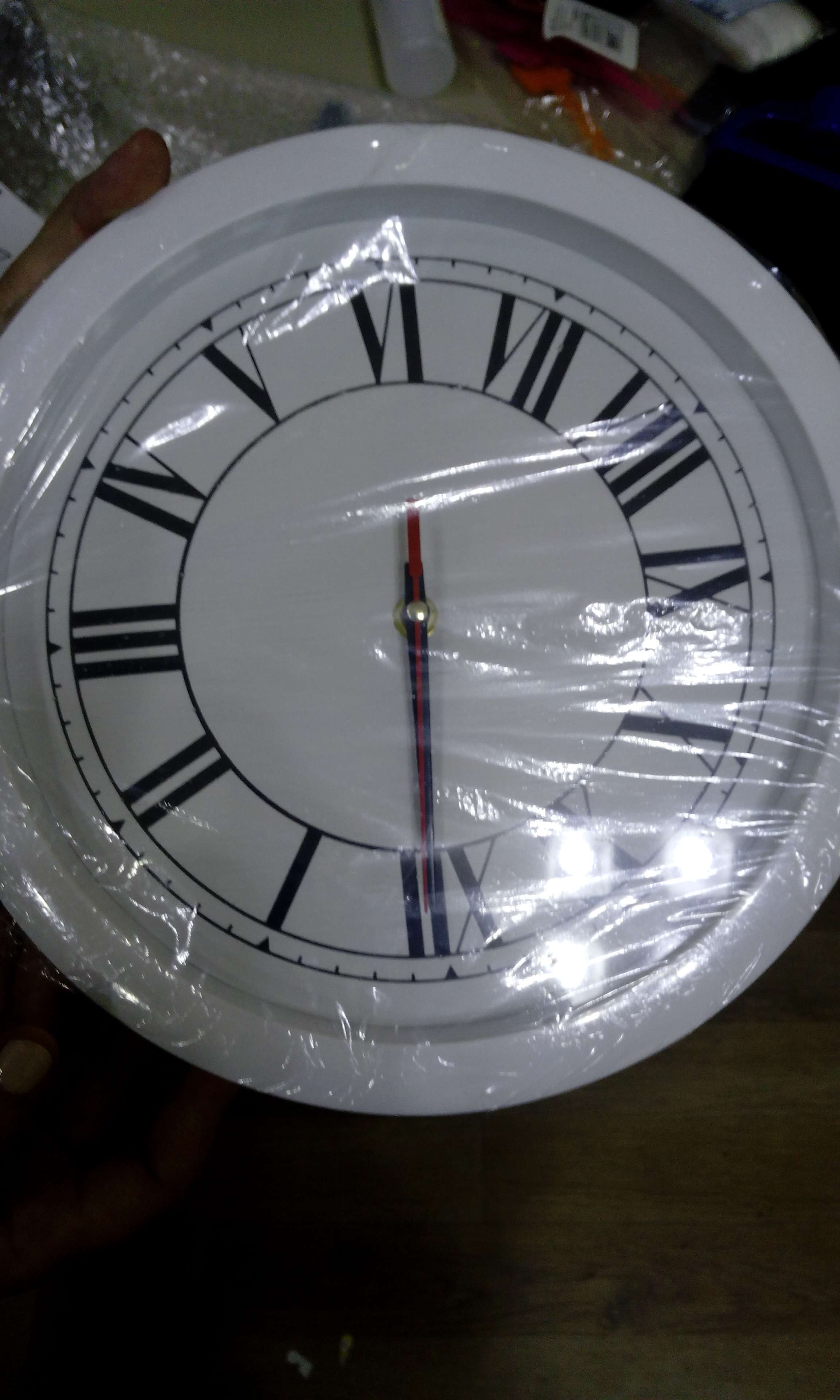 Фотография покупателя товара Часы настенные "Классика", римские цифры, белый обод, 28х28 см - Фото 2