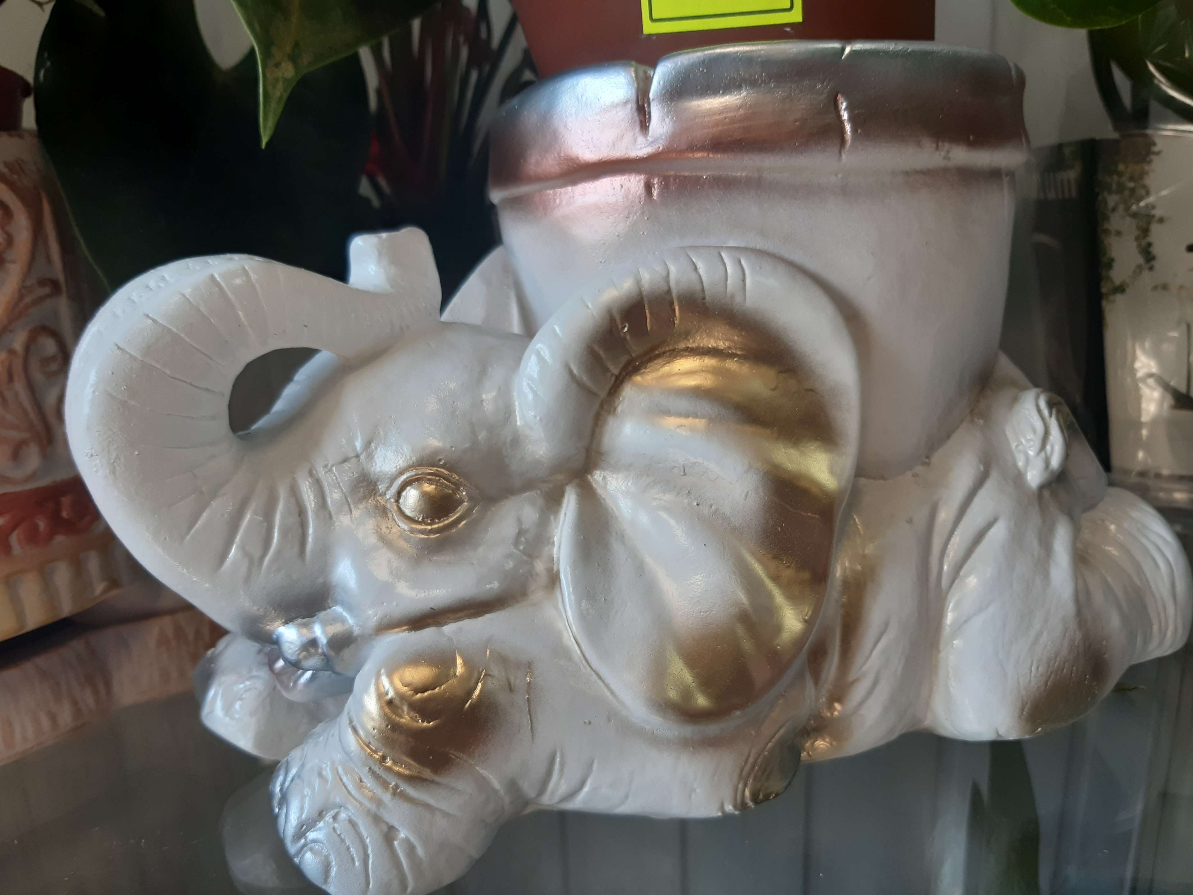 Фотография покупателя товара Кашпо "Слон с горшком'', белое, гипс, 0.6 л - Фото 1