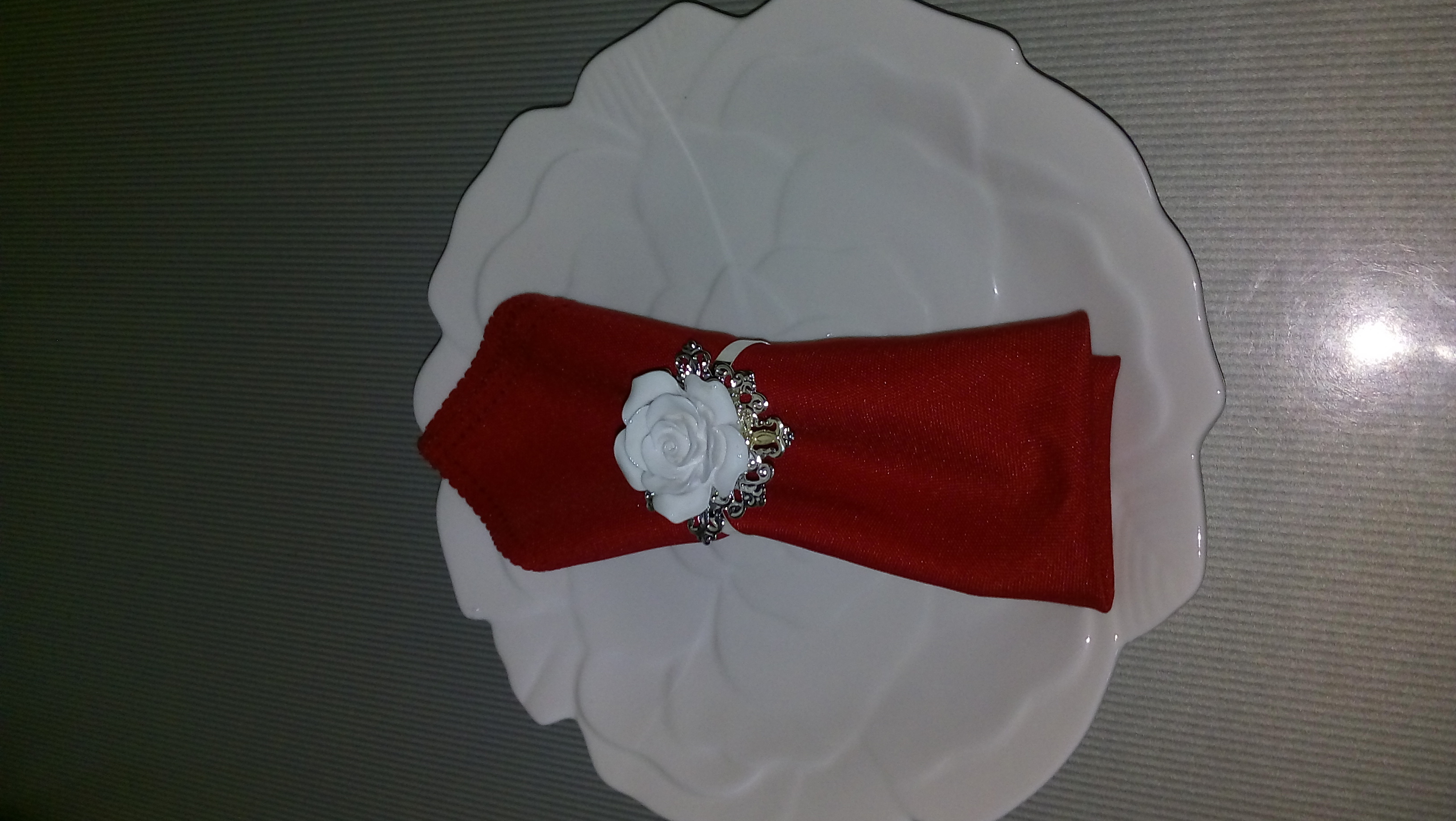Фотография покупателя товара Тарелка керамическая десертная «Роза», d=20 см, цвет белый - Фото 1