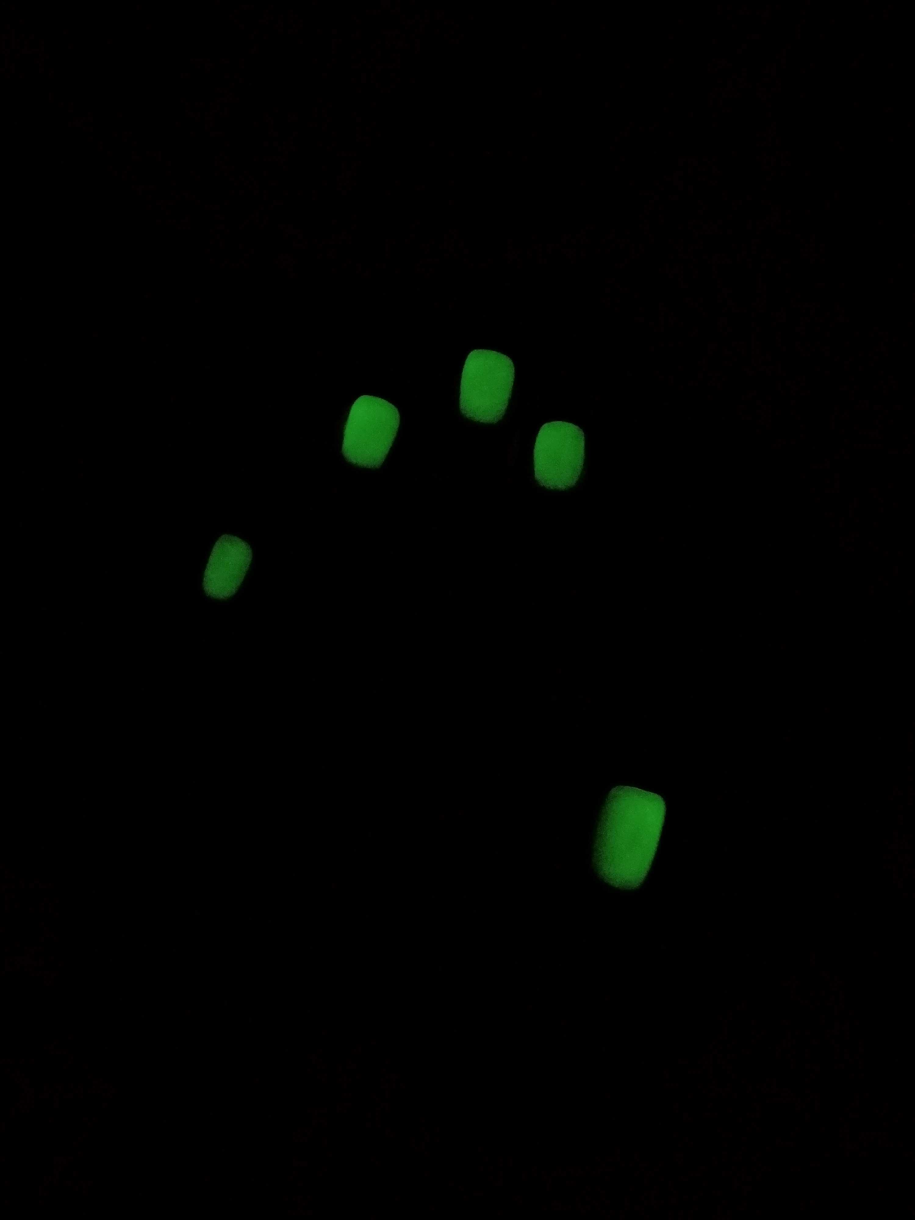 Фотография покупателя товара Гель-лак для ногтей, светится в темноте, трёхфазный LED/UV, 10мл, цвет 04 жёлтый неон - Фото 6