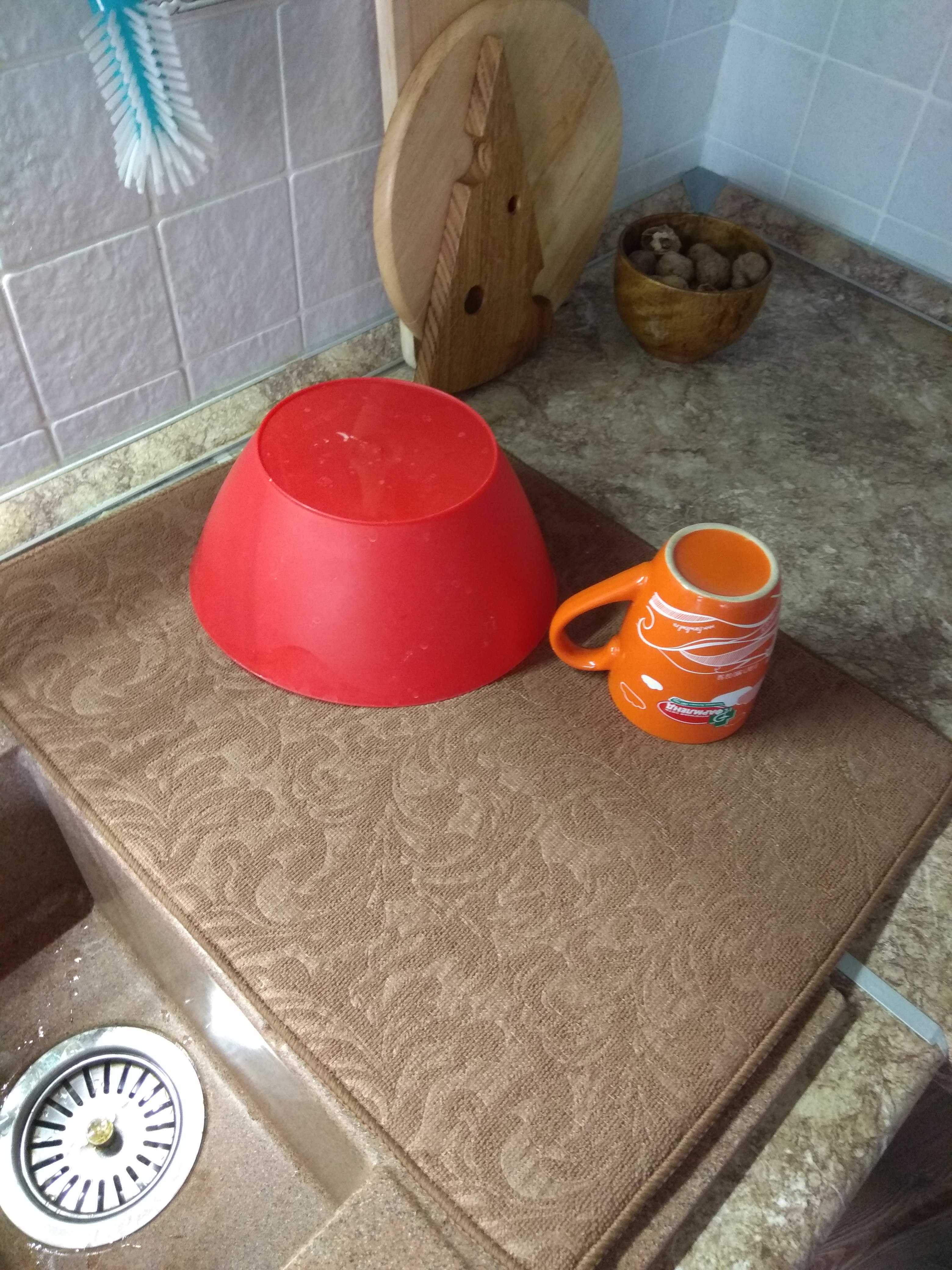 Фотография покупателя товара Коврик для сушки посуды Доляна «Вензеля», 38×50 см, микрофибра, цвет коричневый