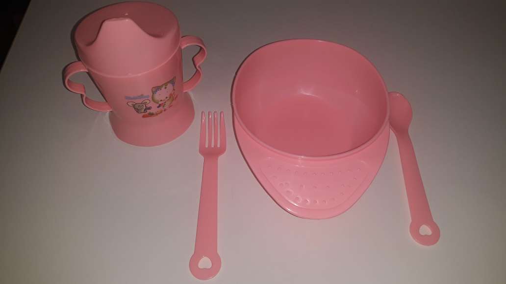 Фотография покупателя товара Набор детской посуды, 4 предмета: миска, ложка, вилка, поильник с твёрдым носиком 200 мл, цвета МИКС - Фото 2