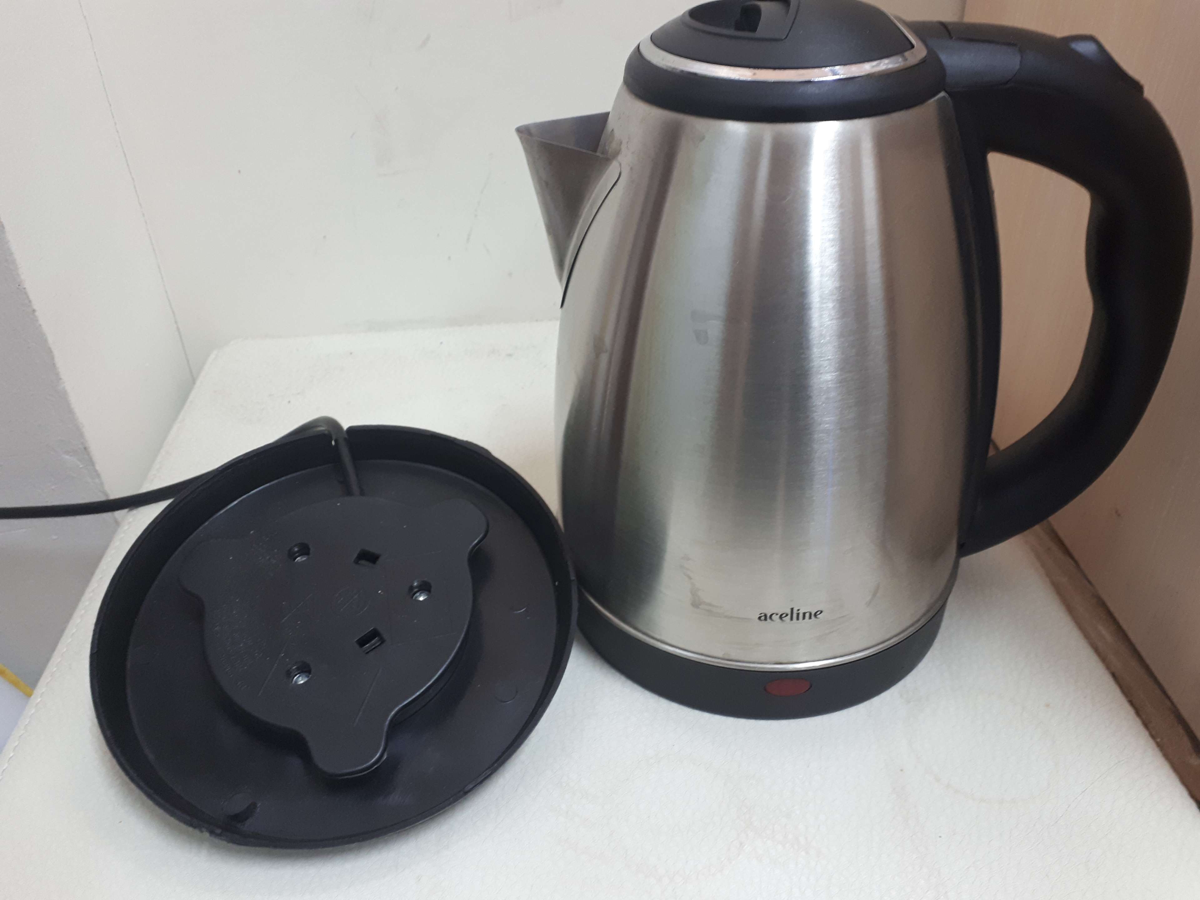 Фотография покупателя товара Чайник электрический "ВАСИЛИСА" Т31-2000, металл, 2 л, 1500 Вт, чёрно-серебристый