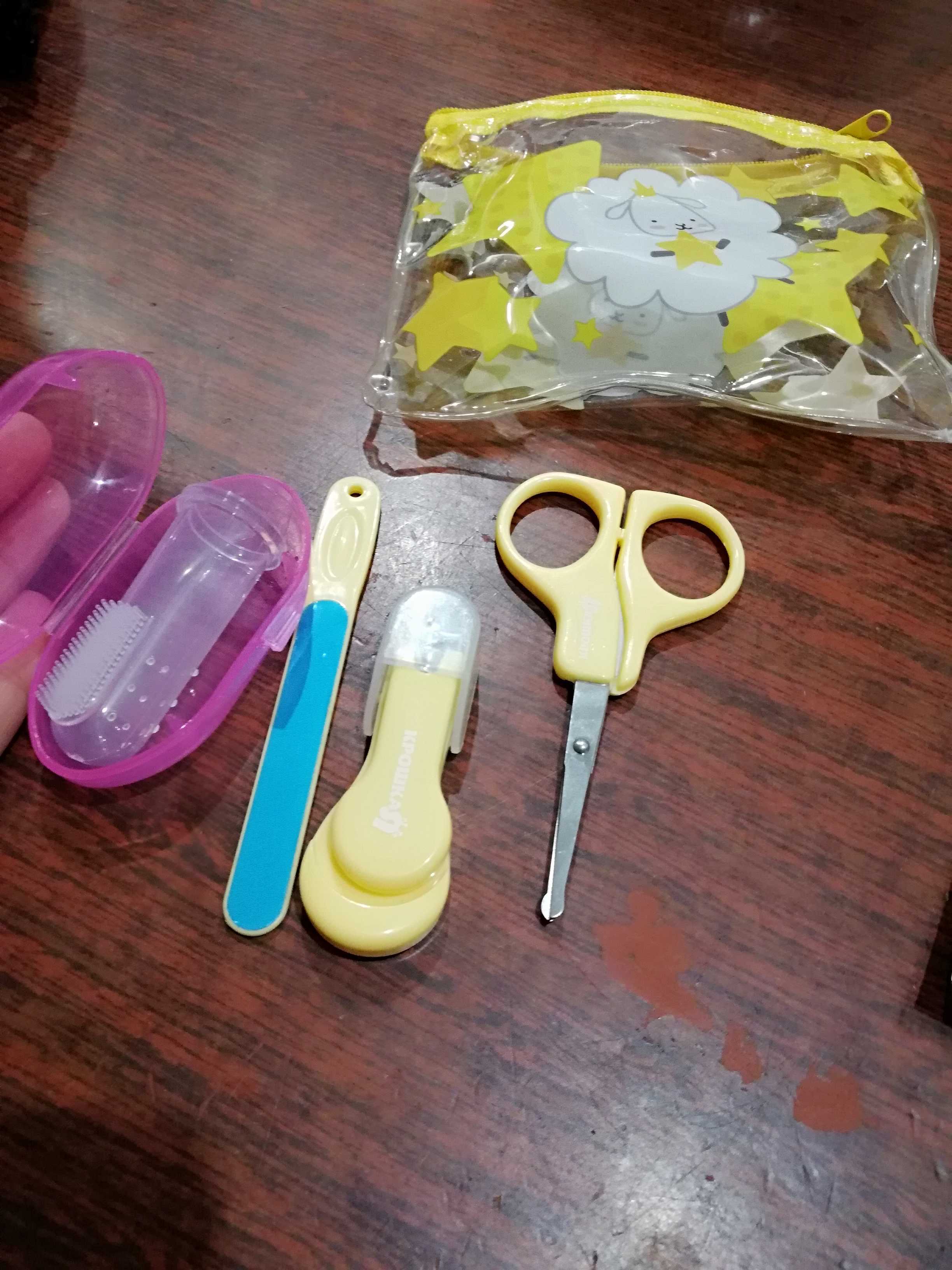 Фотография покупателя товара Набор маникюрный детский «Наше Чудо», 4 предмета: ножнички, книпсер, пилочка, щётка