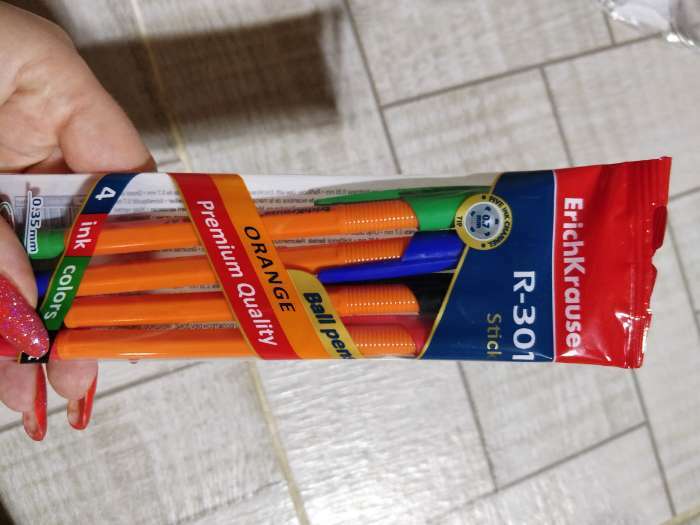 Фотография покупателя товара Набор ручек шариковых 4 цвета R-301 Orange Stick, узел 0.7 мм, чернила: синие, чёрные, красные, зелёные, длина линии письма 2000 метров, европодвес - Фото 1