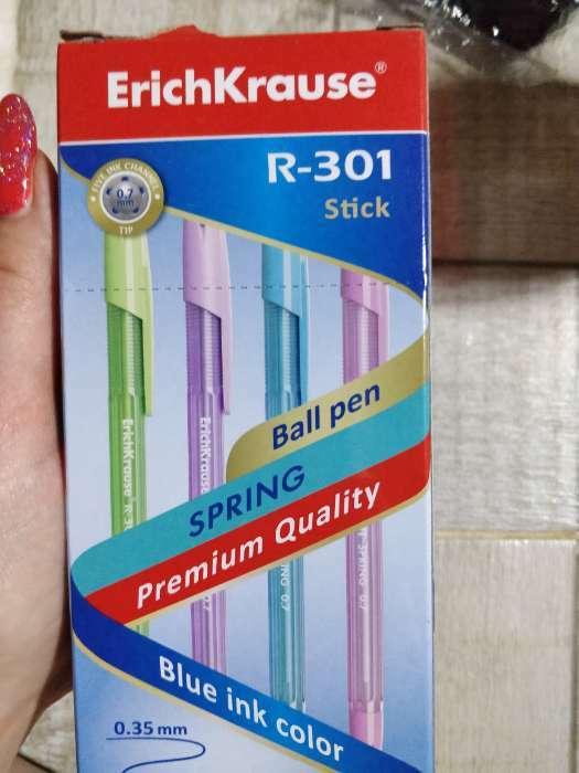 Фотография покупателя товара Ручка шариковая ErichKrause R-301 Spring Stick, узел 0.7 мм, чернила синие, длина линии письма 1000 метров, микс