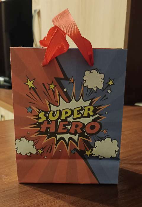 Фотография покупателя товара Пакет подарочный крафтовый вертикальный, упаковка, «Супер герой», S 12 х 15 х 5.5 см - Фото 3