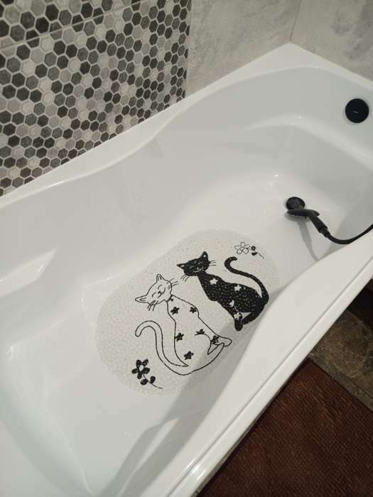 Фотография покупателя товара Коврик противоскользящий СПА в ванну на присосках Доляна «Кошечки», 38×67,5 см, цвет белый - Фото 7