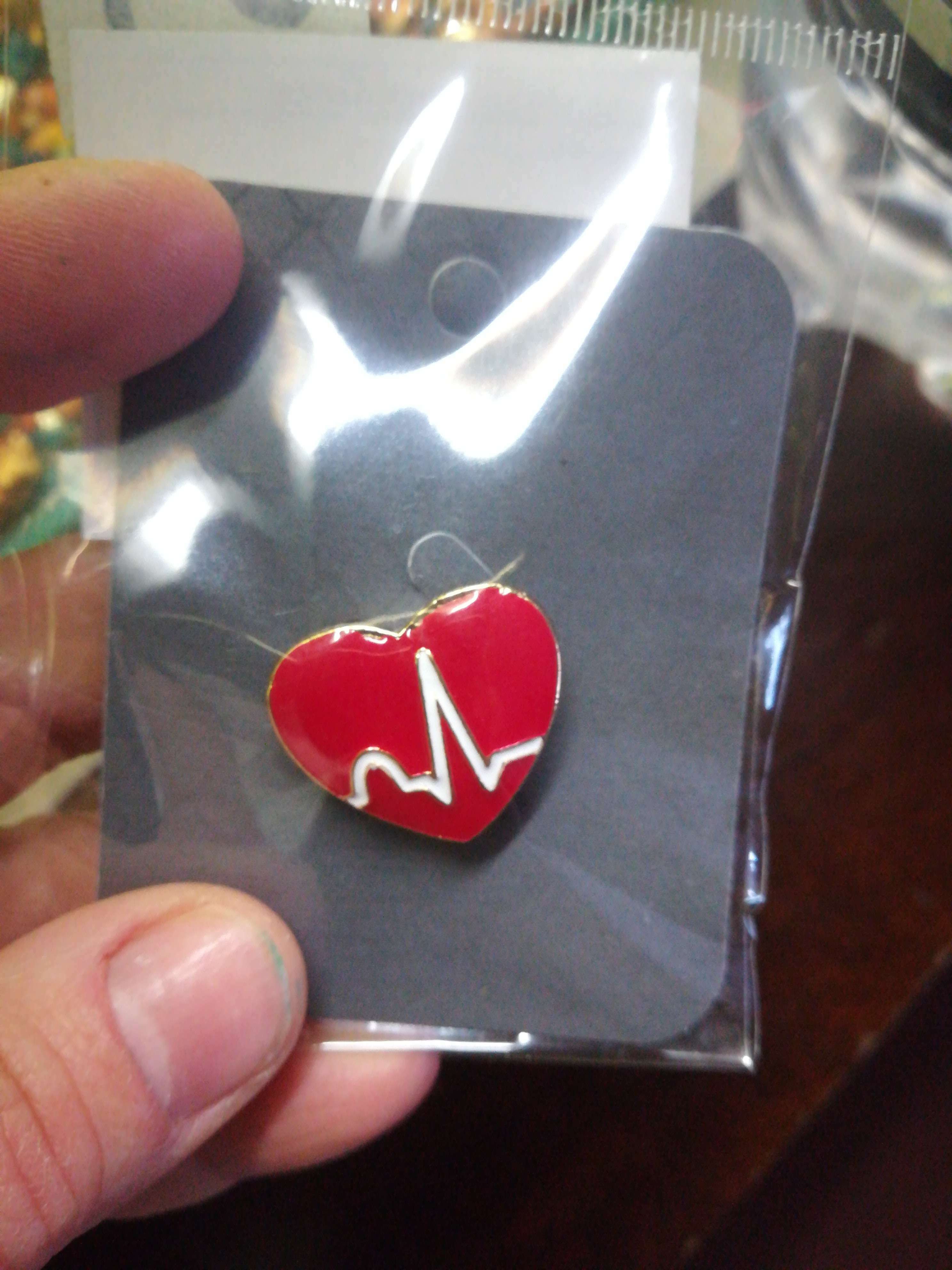 Фотография покупателя товара Брошь «Сердце» кардиограмма, цвет красно-белый в золоте - Фото 1