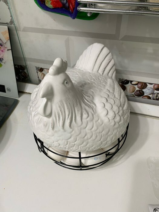 Фотография покупателя товара Ёмкость керамическая для хранения Доляна «Курочка», 22×20.5 см, цвет белый - Фото 3