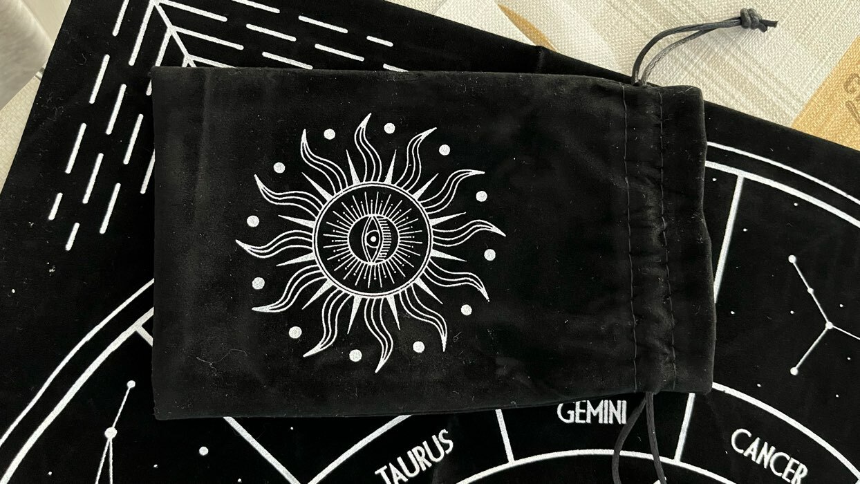 Фотография покупателя товара Мешочек для Таро «Солнечный свет», бархатный, чёрный, 12х18 см