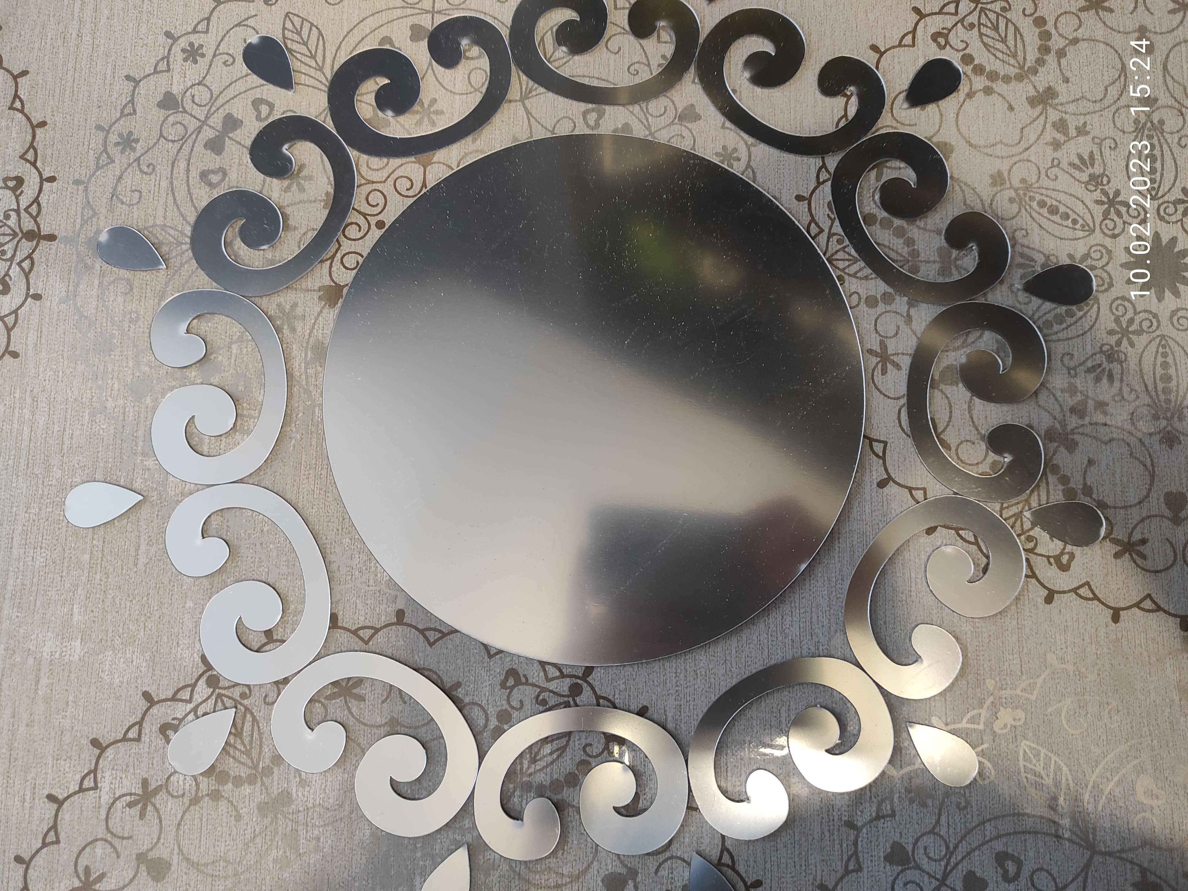 Фотография покупателя товара Зеркало настенное "Айвисти", наклейки интерьерные, зеркальные, декор на стену, d - 20 см