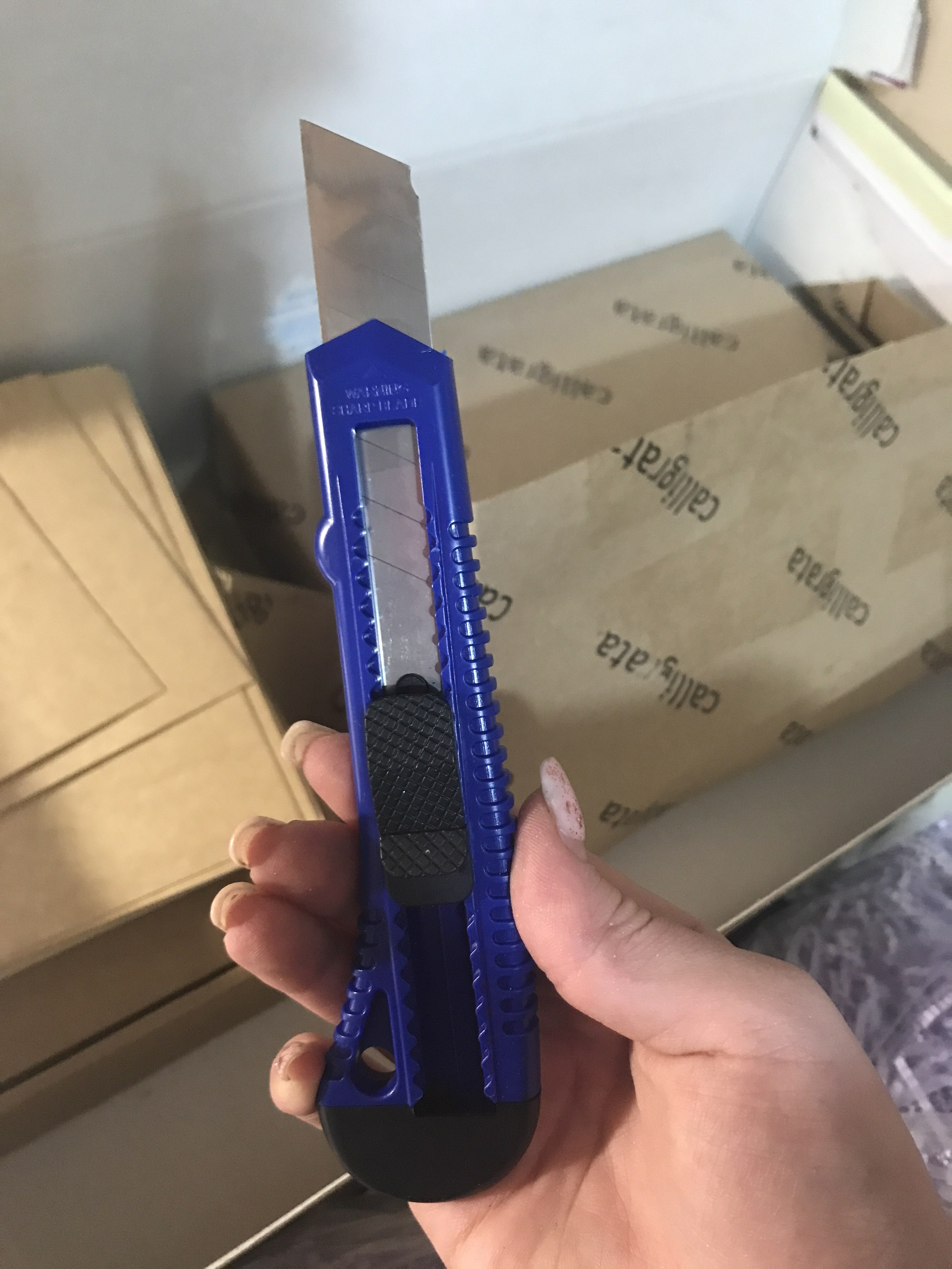 Фотография покупателя товара Нож канцелярский 18 мм STAFF эконом, фиксатор, цветной корпус микс, с европодвесом - Фото 1