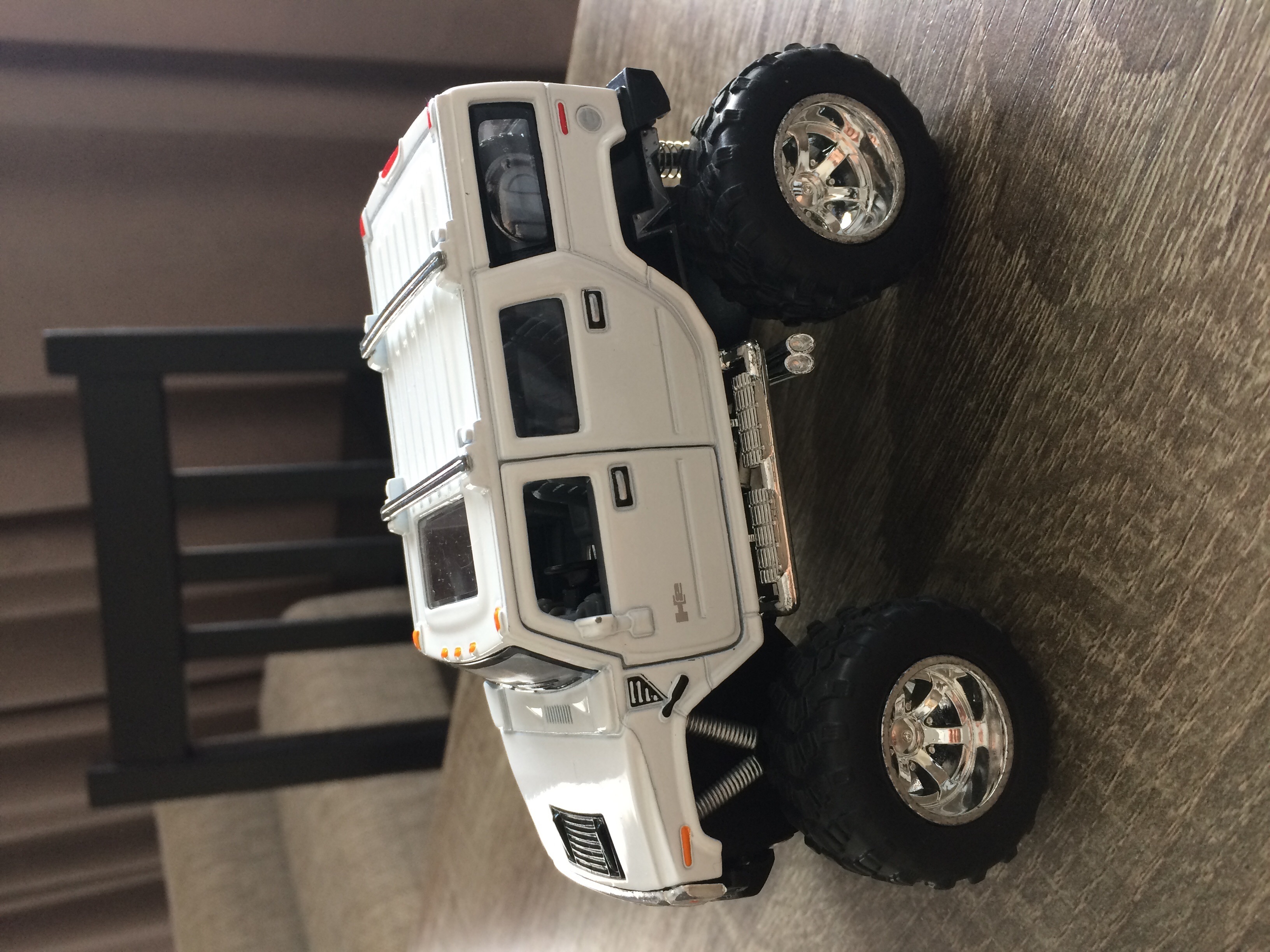 Фотография покупателя товара Машина металлическая Hummer H2 SUV (Off Road), масштаб 1:40, открываются двери, инерция, МИКС - Фото 1