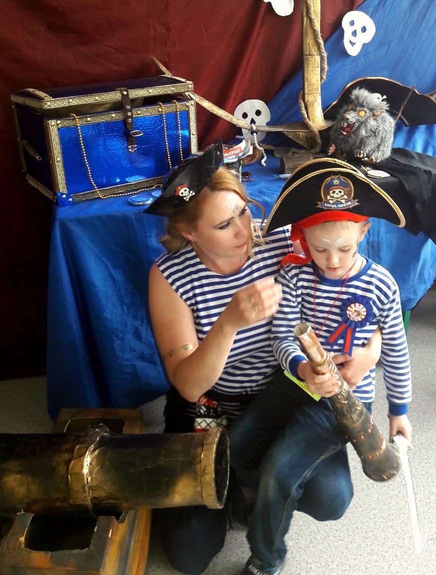 Фотография покупателя товара Шляпа пиратская «Король пиратов», детская, р-р. 52-54 - Фото 1