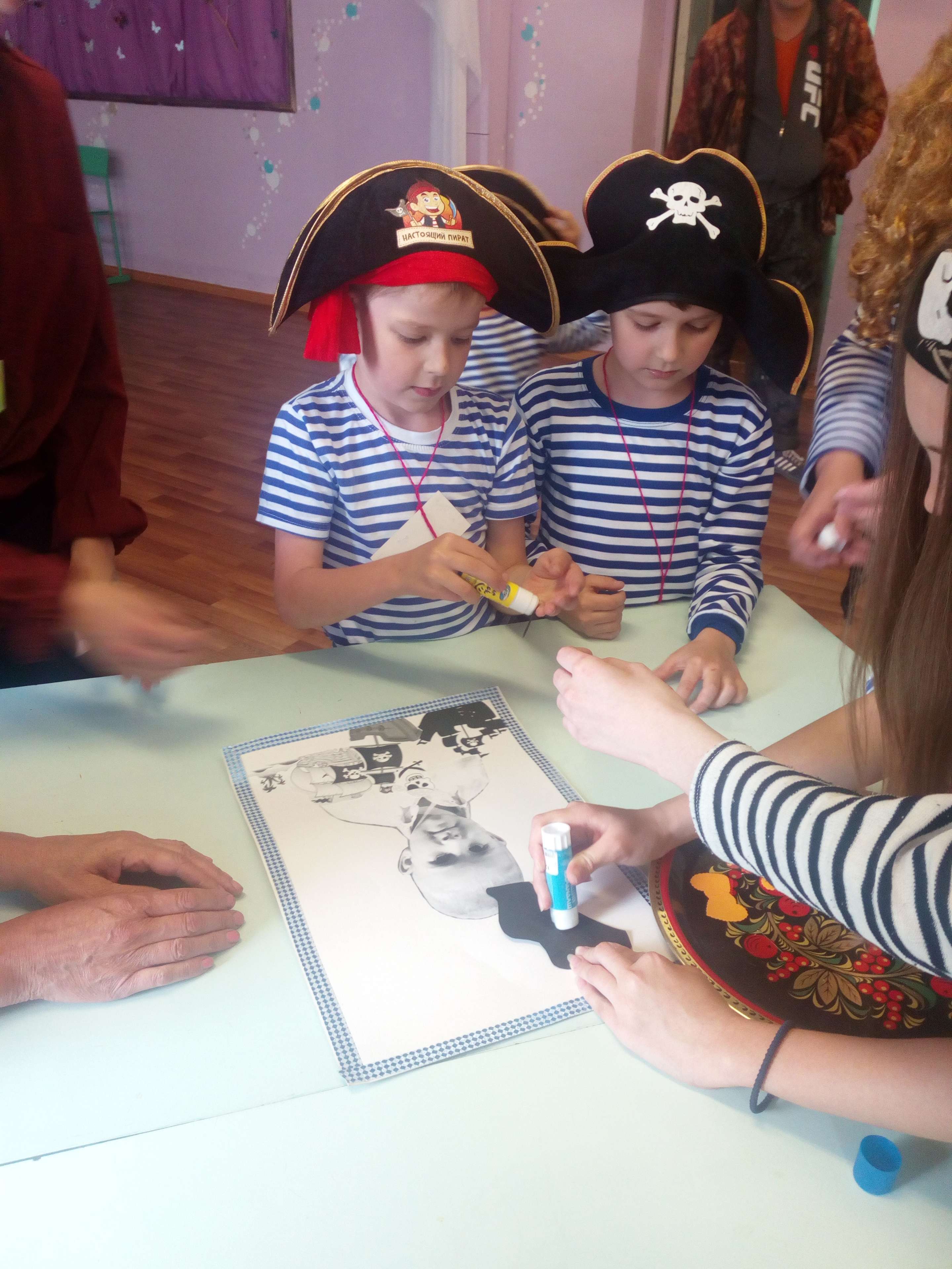 Фотография покупателя товара Шляпа пиратская «Настоящий пират», детская, р-р. 52-54 - Фото 3