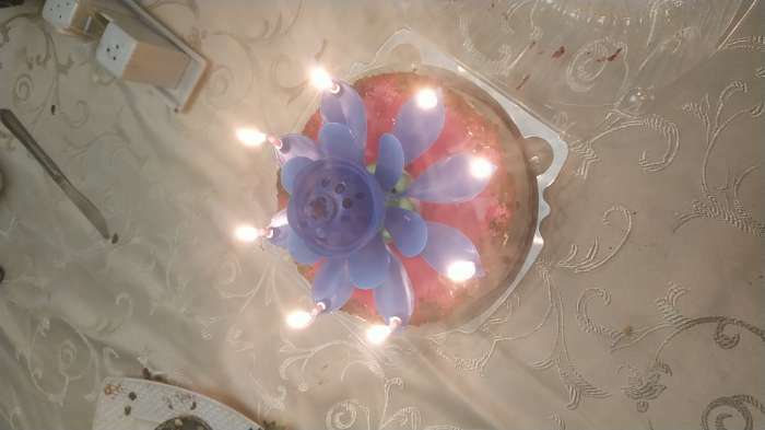 Фотография покупателя товара Свеча для торта музыкальная "Тюльпан", крутящаяся, жёлтая, 14,5×6 см - Фото 1