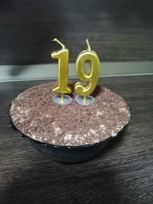 Фотография покупателя товара Свеча в торт на шпажке, цифра 9, золотой, 4.5х2.5 см - Фото 1