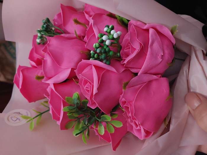 Фотография покупателя товара Эксклюзивный букет из мыльных роз, цвет фуксия, 11 шт - Фото 3