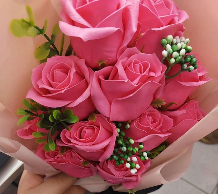 Фотография покупателя товара Эксклюзивный букет из мыльных роз, цвет фуксия, 11 шт - Фото 2
