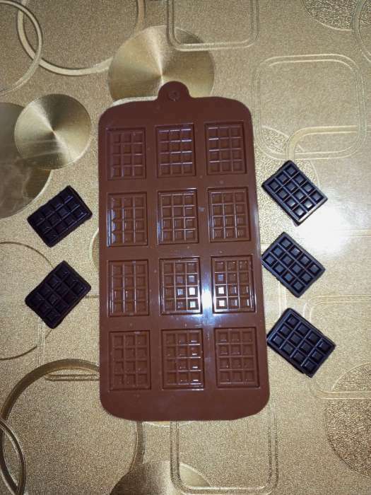 Фотография покупателя товара Форма для шоколада Доляна «Плитка», силикон, 21×11 см, 12 ячеек (2,7×3,9 см), цвет коричневый - Фото 16