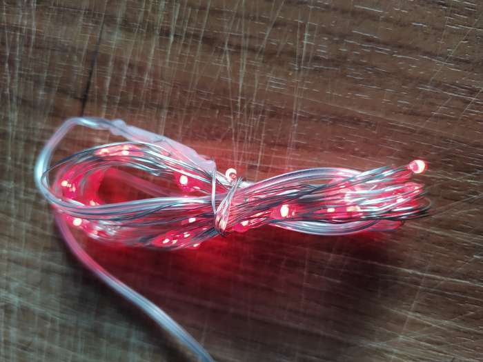 Фотография покупателя товара Гирлянда «Нить» 5 м роса, IP20, серебристая нить, 50 LED, свечение красное, CR2032х2