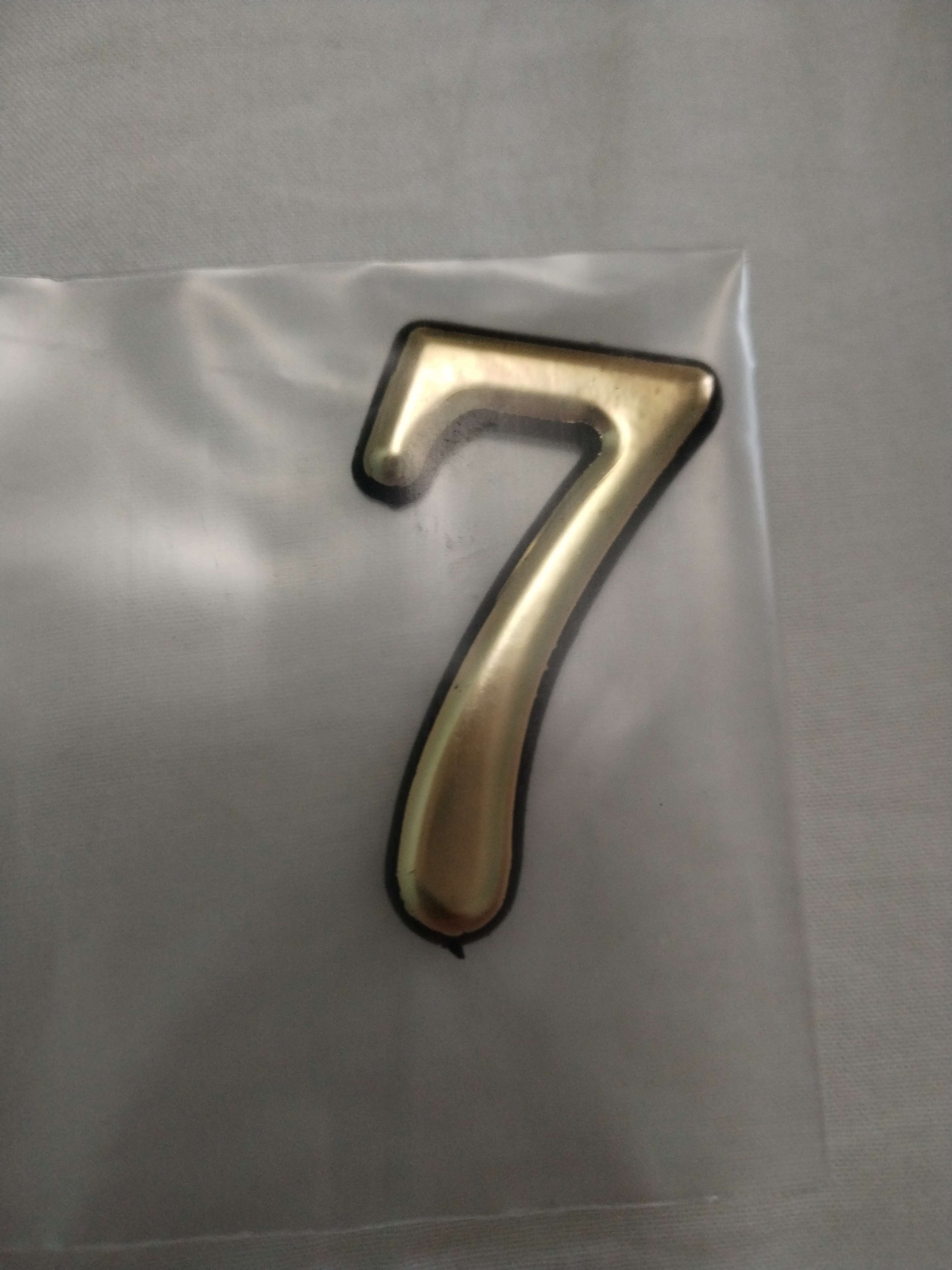 Фотография покупателя товара Цифра дверная "7" ТУНДРА, пластиковая, цвет золото 1 шт.