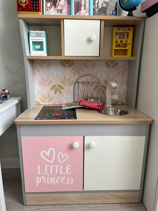 Фотография покупателя товара Игровая мебель «Детская кухня», цвет корпуса бело-бежевый, цвет фасада бело-розовый, фартук цветы