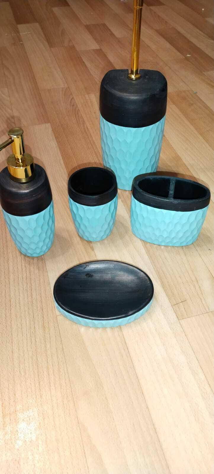 Фотография покупателя товара Набор аксессуаров для ванной комнаты «Мята», 4 предмета (дозатор 300 мл, мыльница, стакан, ёрш), цвет голубой