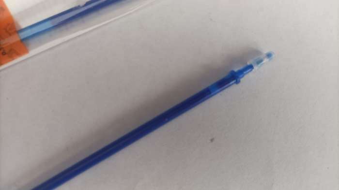 Фотография покупателя товара Стержень гелевый 0,5 мм, для ручки со стираемыми чернилами, 131 мм, чернила синие (штрихкод на штуке) - Фото 17