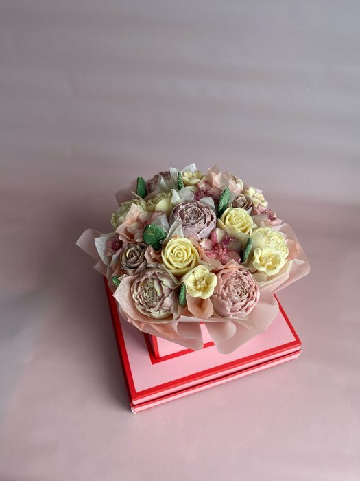 Фотография покупателя товара Коробка для цветов с вазой и PVC окнами складная, насыщенно-розовый, 16 х 23 х 16 см - Фото 6