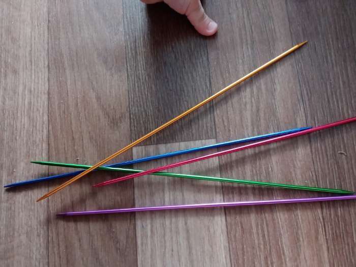 Фотография покупателя товара Спицы для вязания, чулочные, из алюминия, d = 3 мм, 25 см, 5 шт, цвет МИКС - Фото 3
