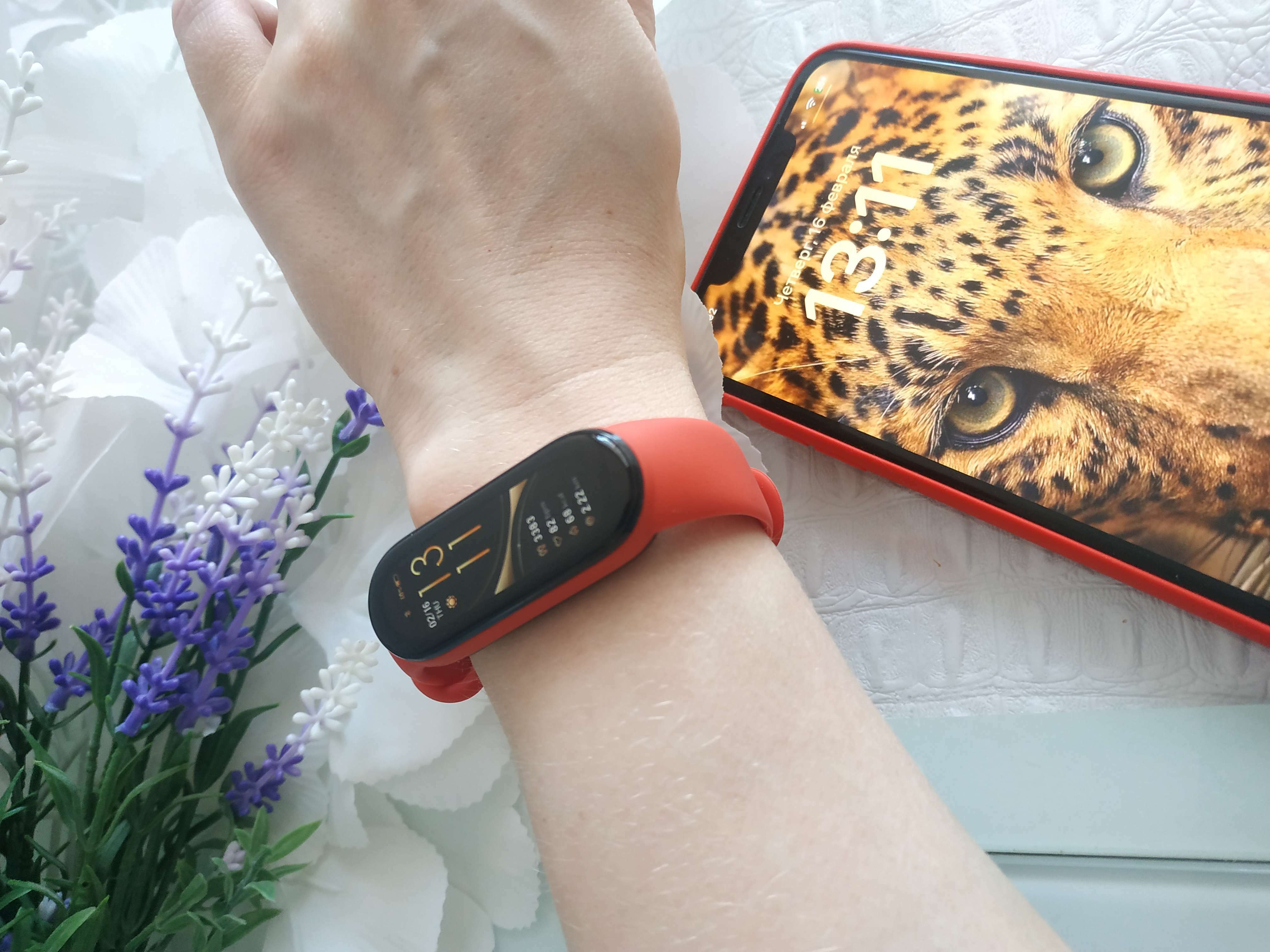 Фотография покупателя товара Ремешок для фитнес-браслета Mi Band 5/6 LuazON, силиконовый, белый - Фото 2