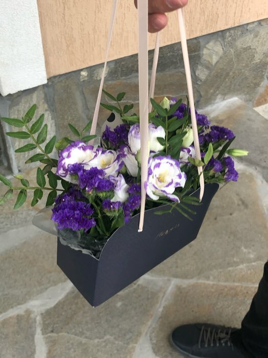 Фотография покупателя товара Коробка для цветов складная «Счастье рядом с тобой», 17 × 13 × 7 см - Фото 7