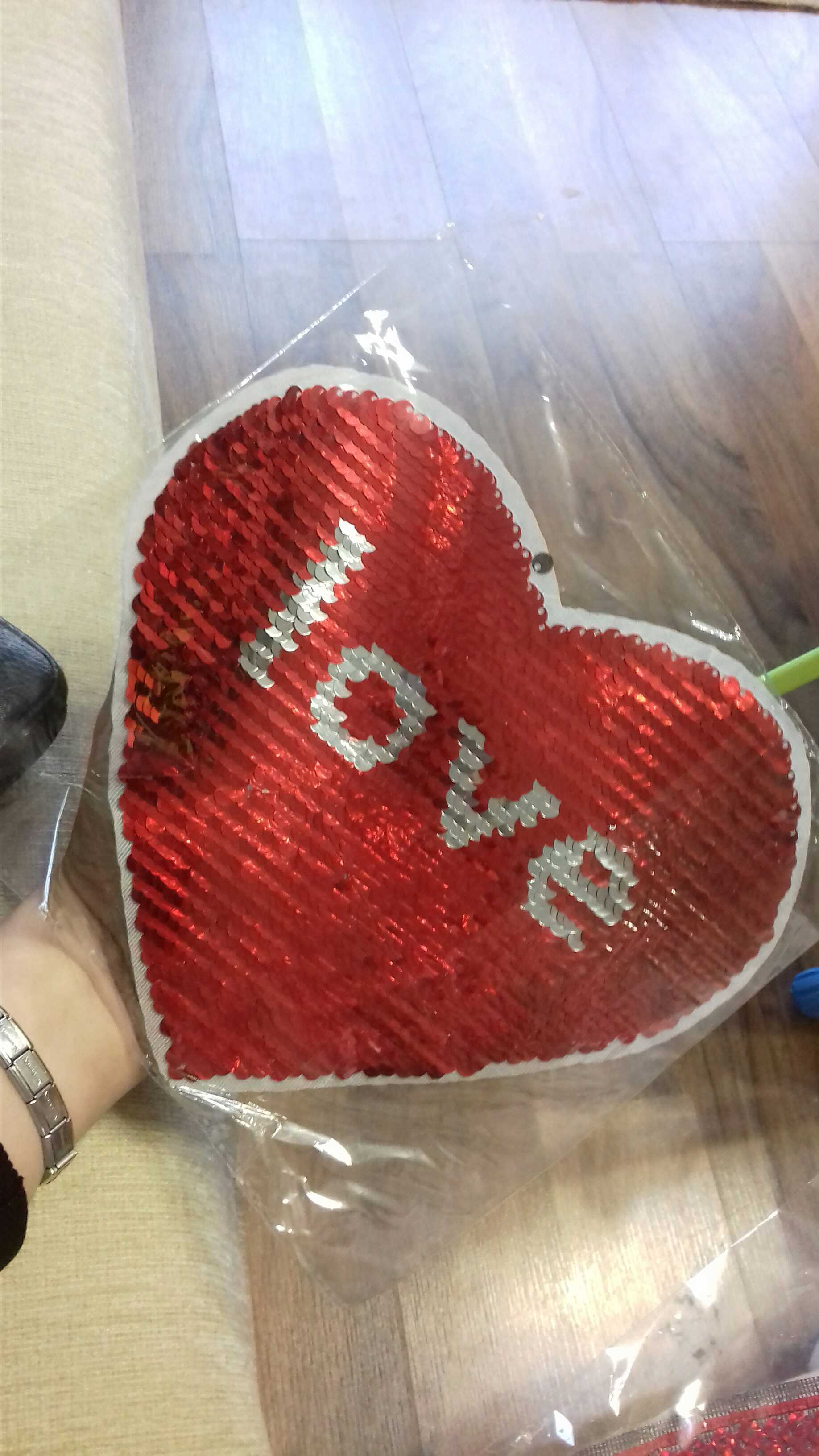 Фотография покупателя товара Термоаппликация с пайетками "Сердце love", двусторонняя, 21,5 х 18см, цвет красный/серебряный - Фото 1