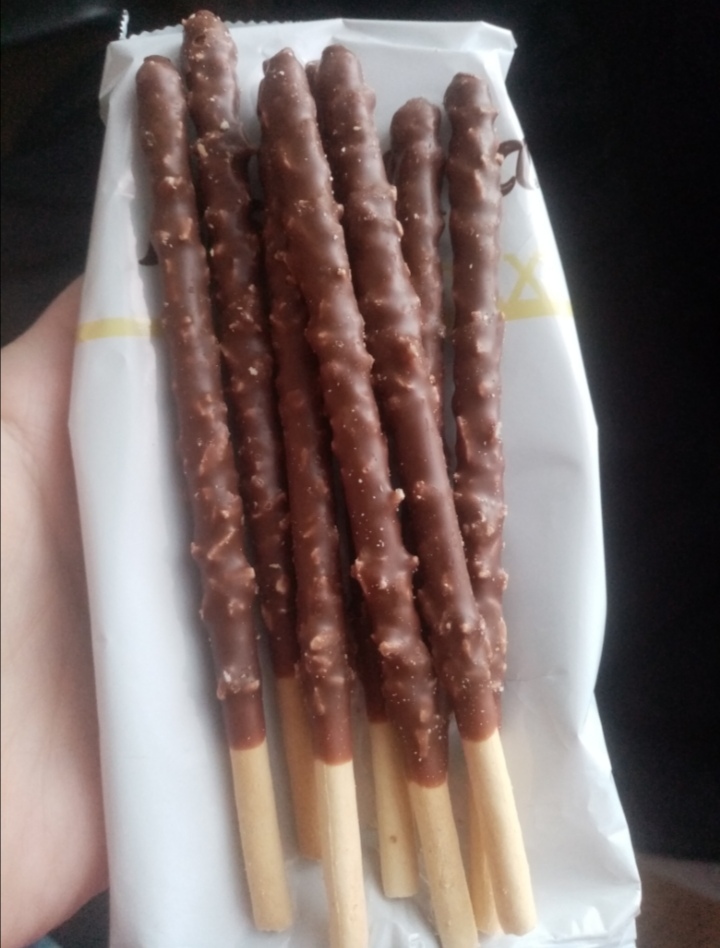 Фотография покупателя товара Бисквитные палочки Biscolata в молочном шоколаде с кокосовой стружкой, 32 г - Фото 2