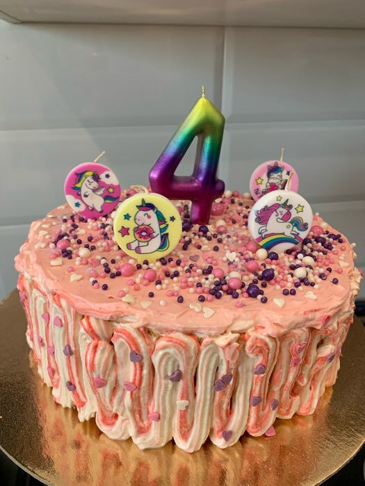 Фотография покупателя товара Набор свечей в торт "Единорожки", размер 1 свечи 4×4,4см, 4 шт - Фото 1