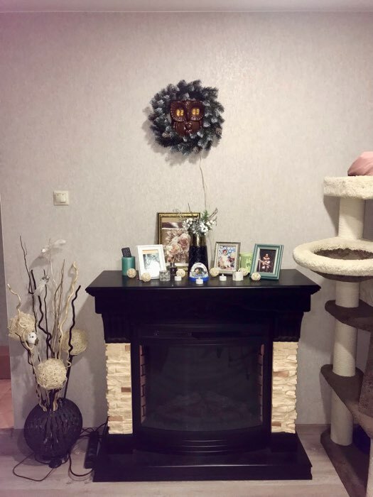 Фотография покупателя товара Венок "Рождественский" белоснежный (с серебряными шишками) 55 см
