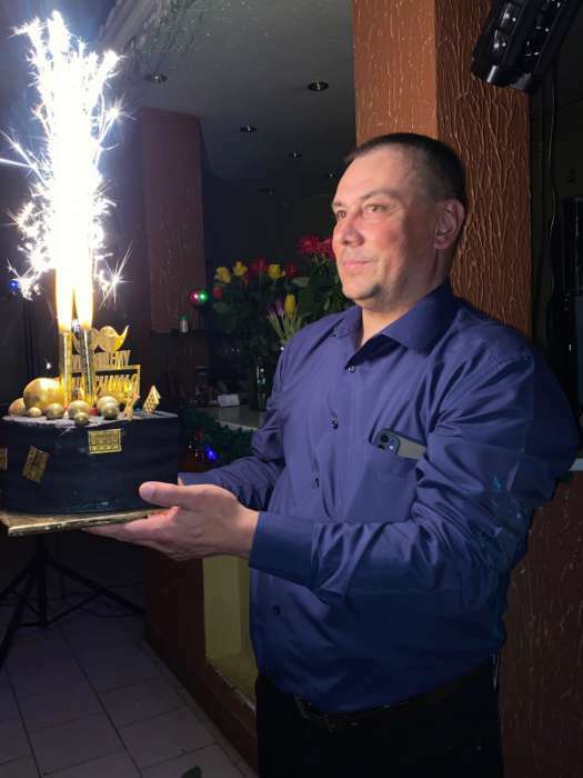 Фотография покупателя товара Свечи фонтаны для торта "Золотые искры", 10 см, 30 секунд, 4 шт - Фото 13