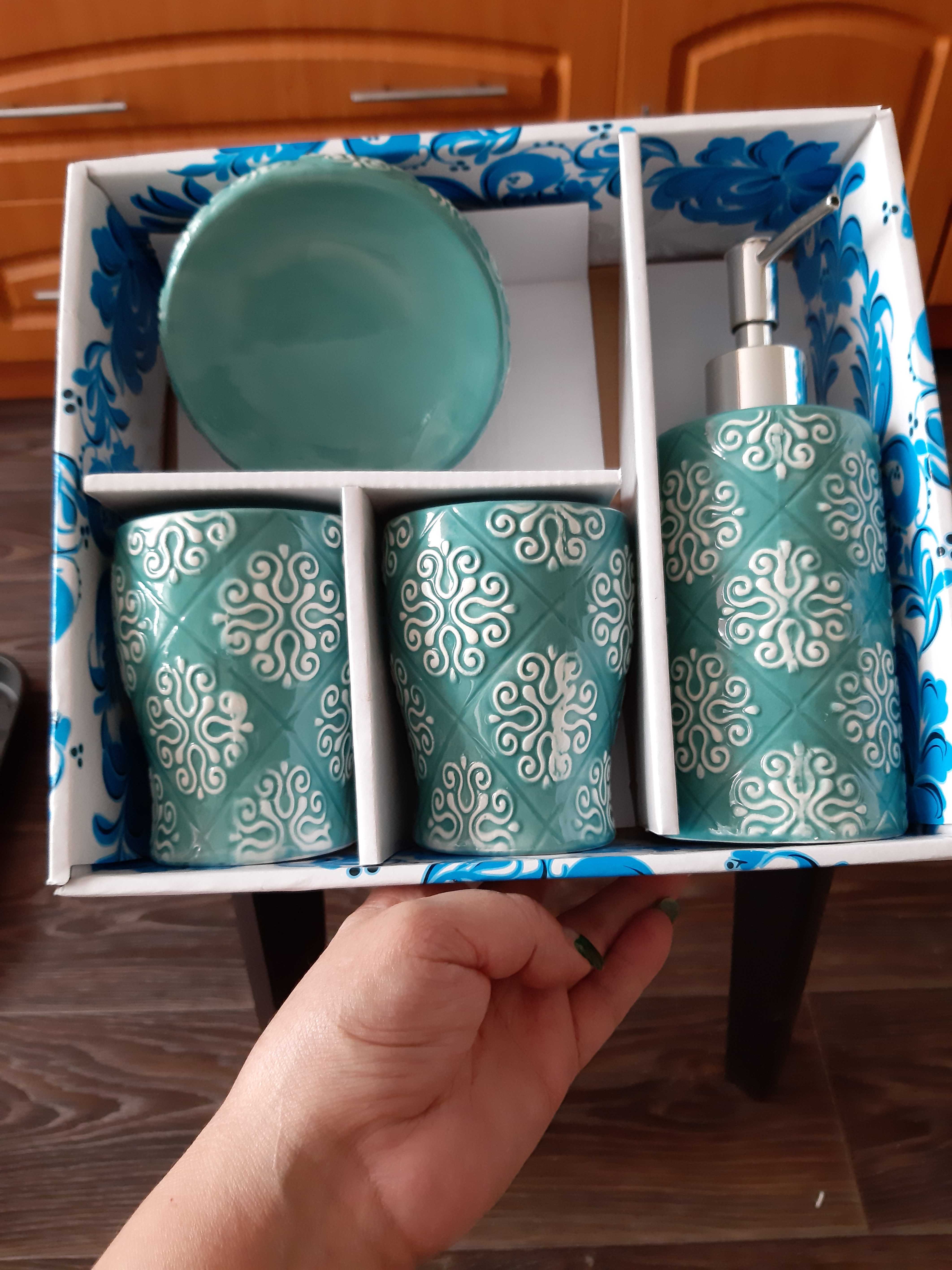 Фотография покупателя товара Набор аксессуаров для ванной комнаты «Посейдон», 4 предмета (дозатор, мыльница, 2 стакана), цвет голубой