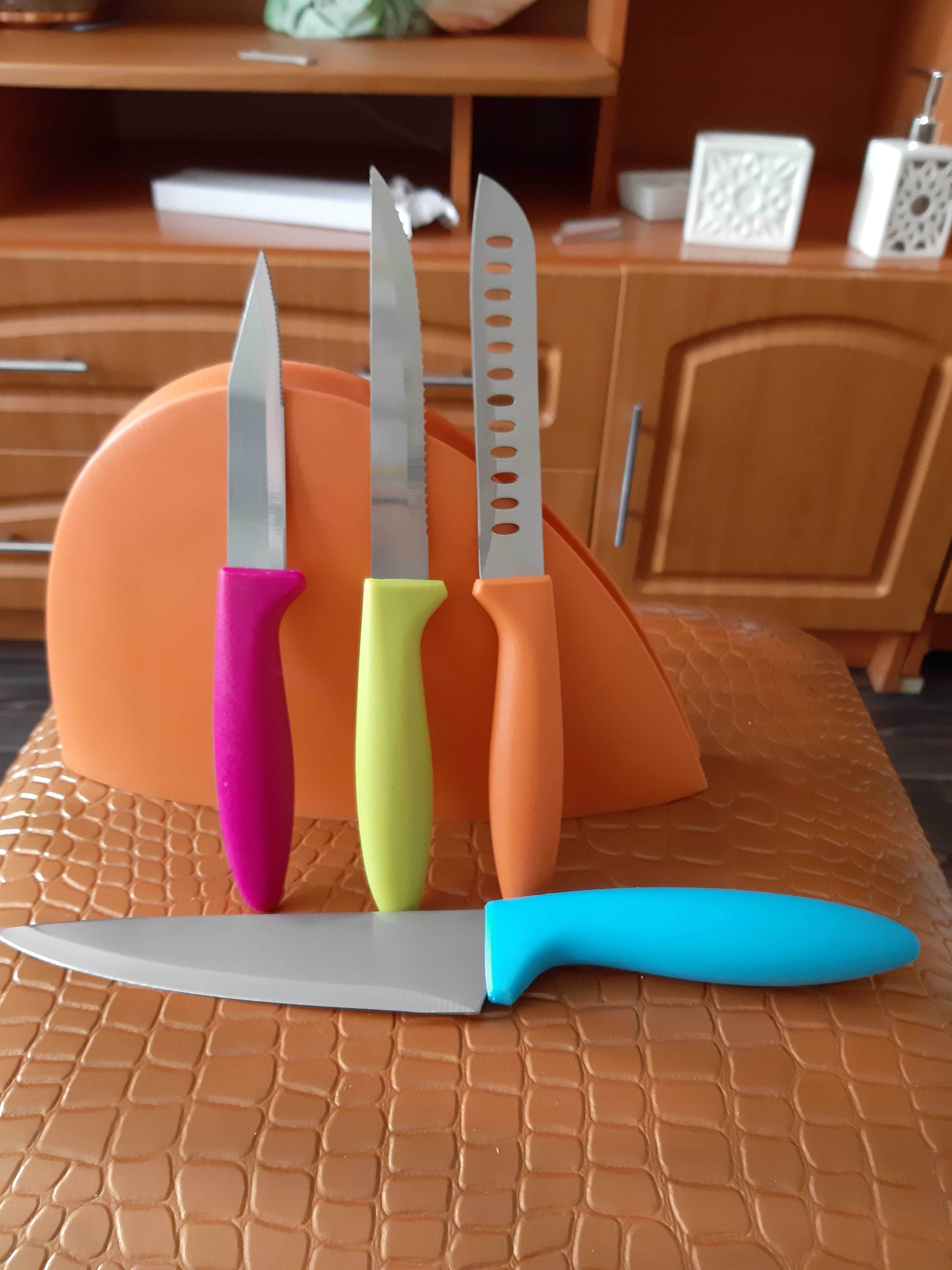 Фотография покупателя товара Набор кухонных ножей на подставке, лезвие: 15 см, 11,5 см, 11 см, 8 см, на подставке, цвет МИКС - Фото 3