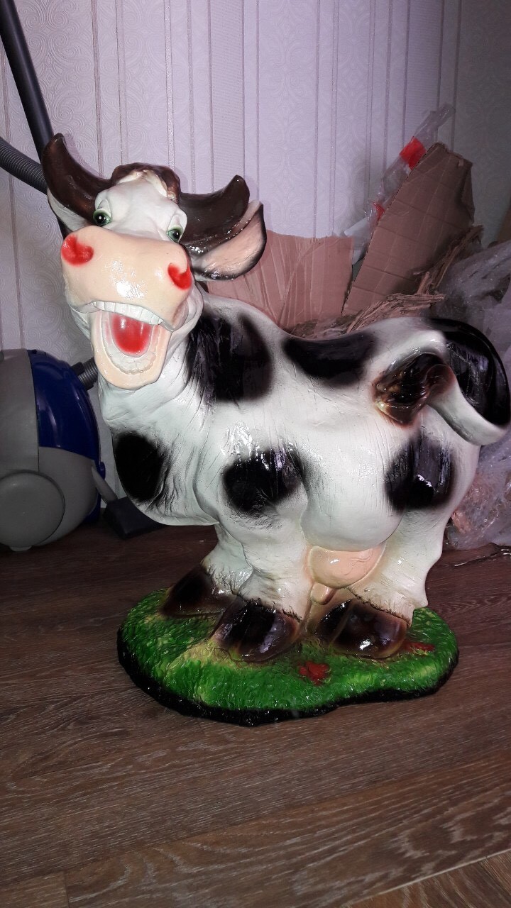 Фотография покупателя товара Садовая фигура "Веселая корова" 57х35х58см - Фото 2