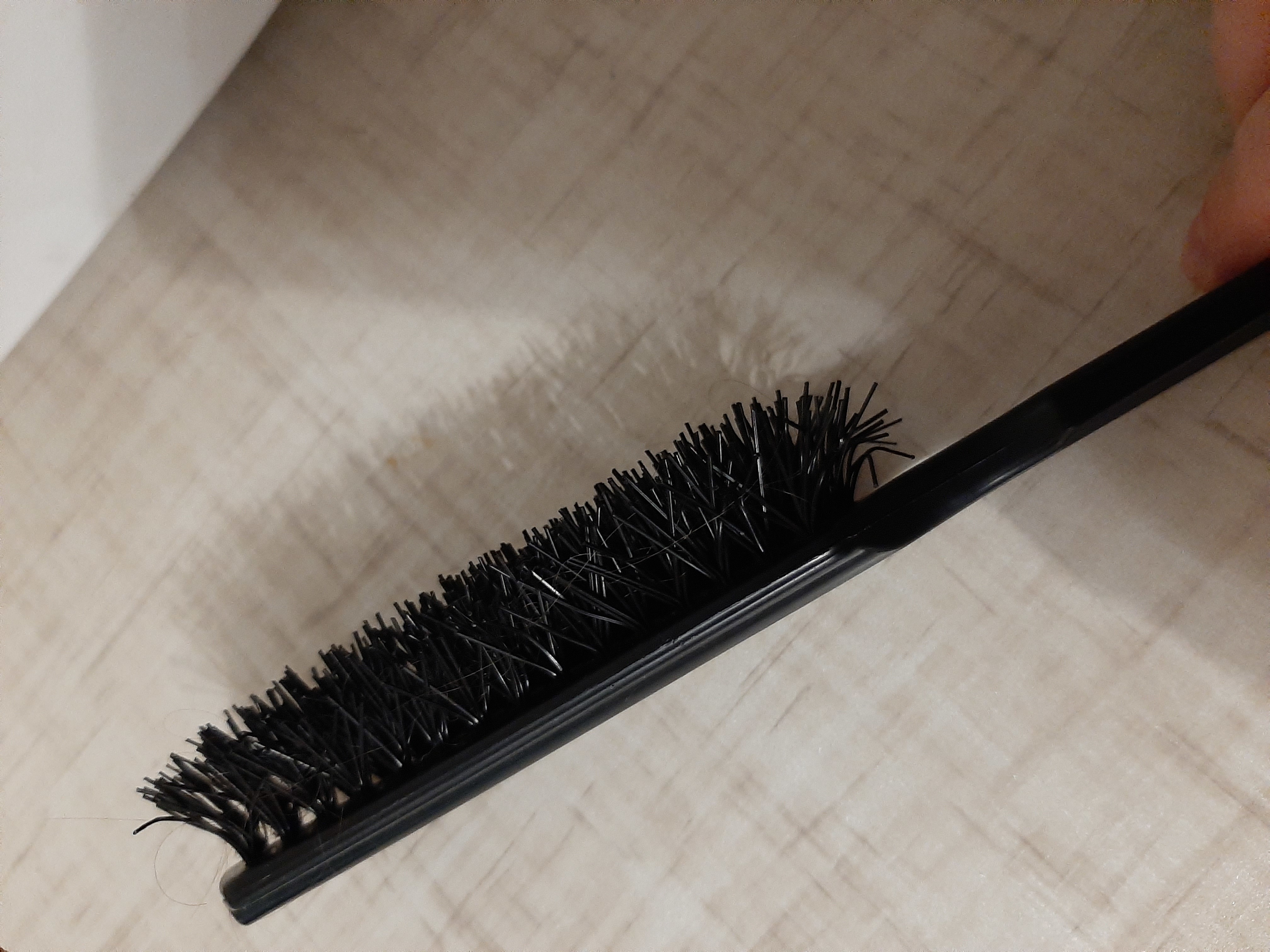 Фотография покупателя товара Расчёска массажная, 3,2 × 19,4 см, цвет чёрный