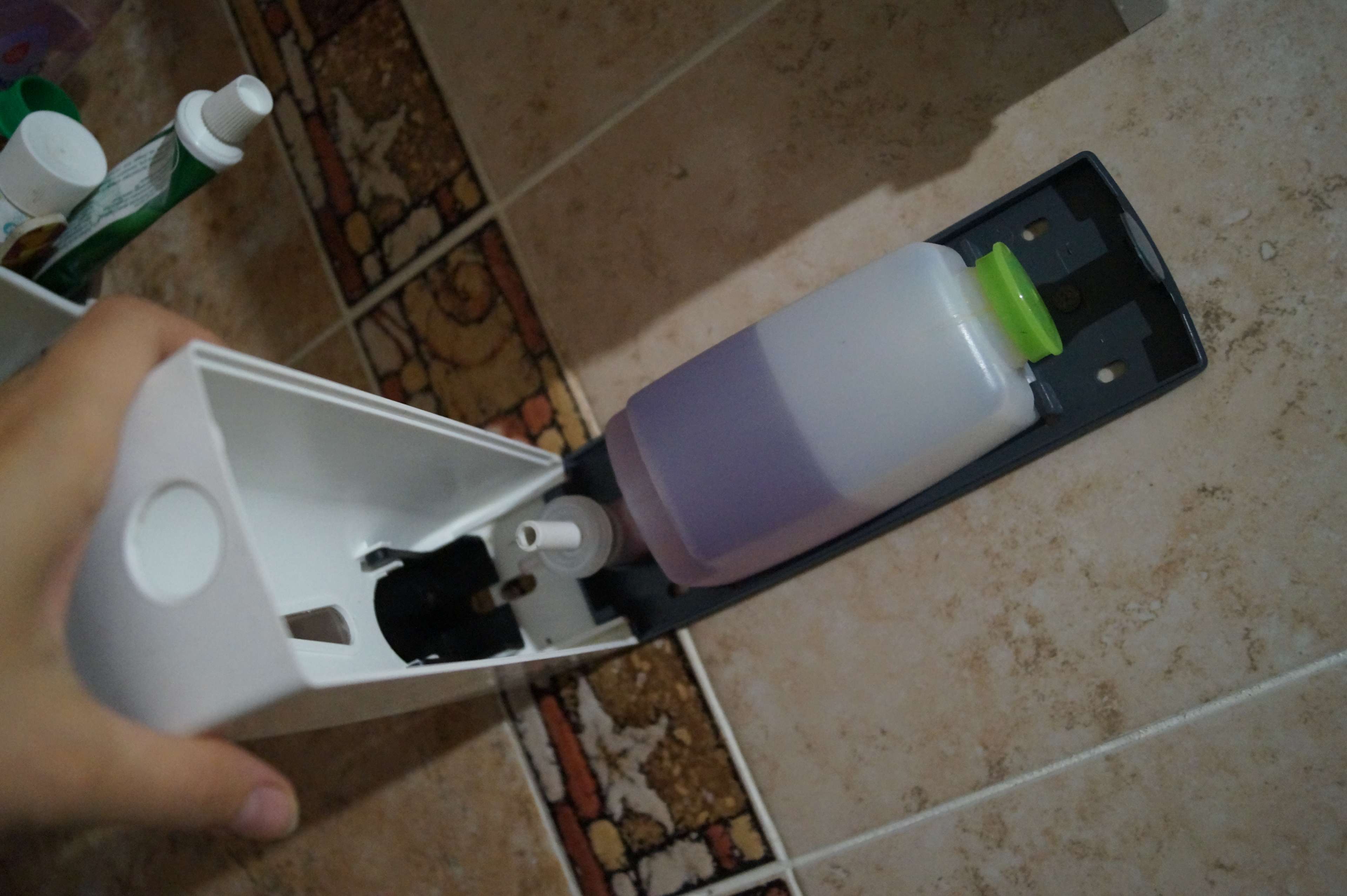 Фотография покупателя товара Диспенсер для антисептика/жидкого мыла механический 370 мл, пластик, цвет белый - Фото 3